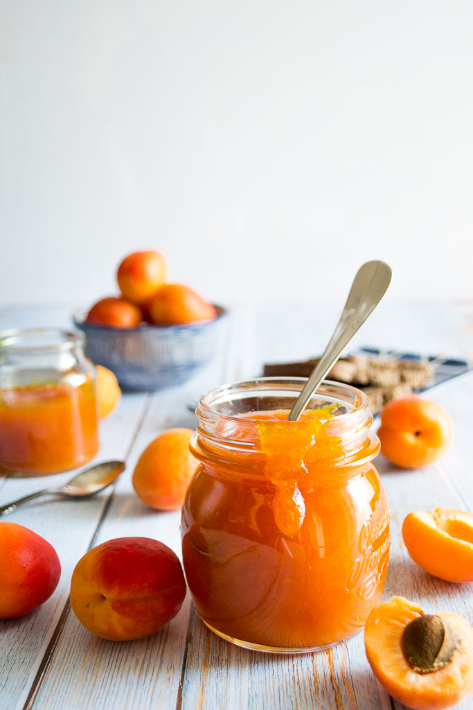 Apricot jam with daffron and honey | offadiet.com