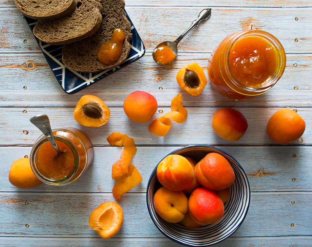 Apricot jam with daffron and honey | offadiet.com