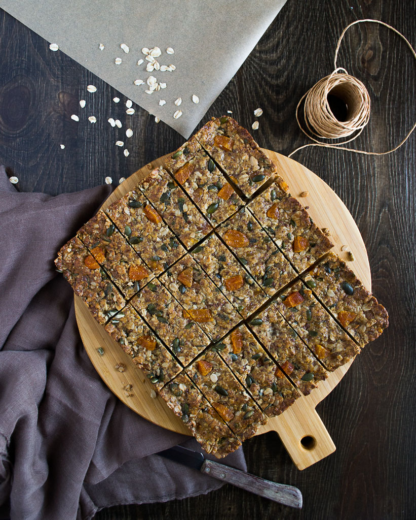 Oat energy bars with seeds and tahini | offadiet.com