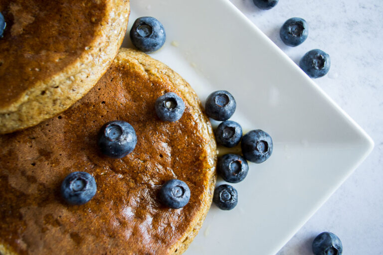 Wholegrain Pancakes with Oats and Flaxseed | offadiet.com