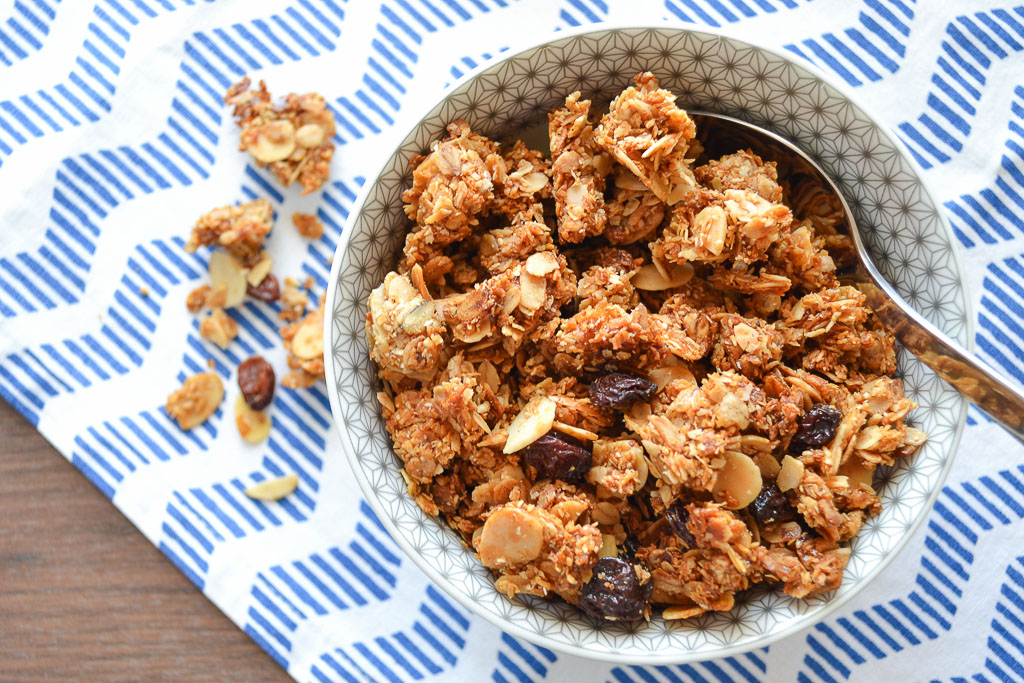 Homemade granola with your own favorite ingredients | epochwellbeing.com