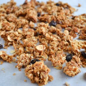 Homemade granola with your own favorite ingredients | epochwellbeing.com