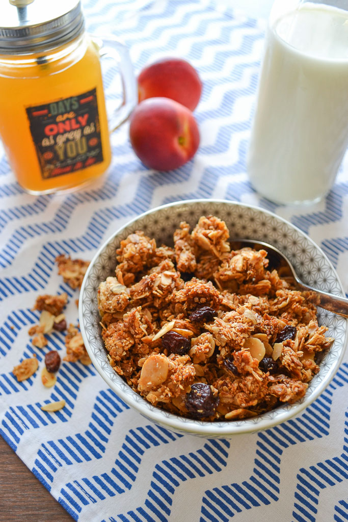 Homemade granola with your own favorite ingredients | offadiet.com
