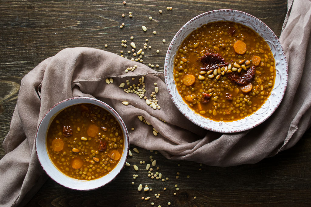 Lentil soup with sun-dried tomatoes and pine nuts | offadiet.com