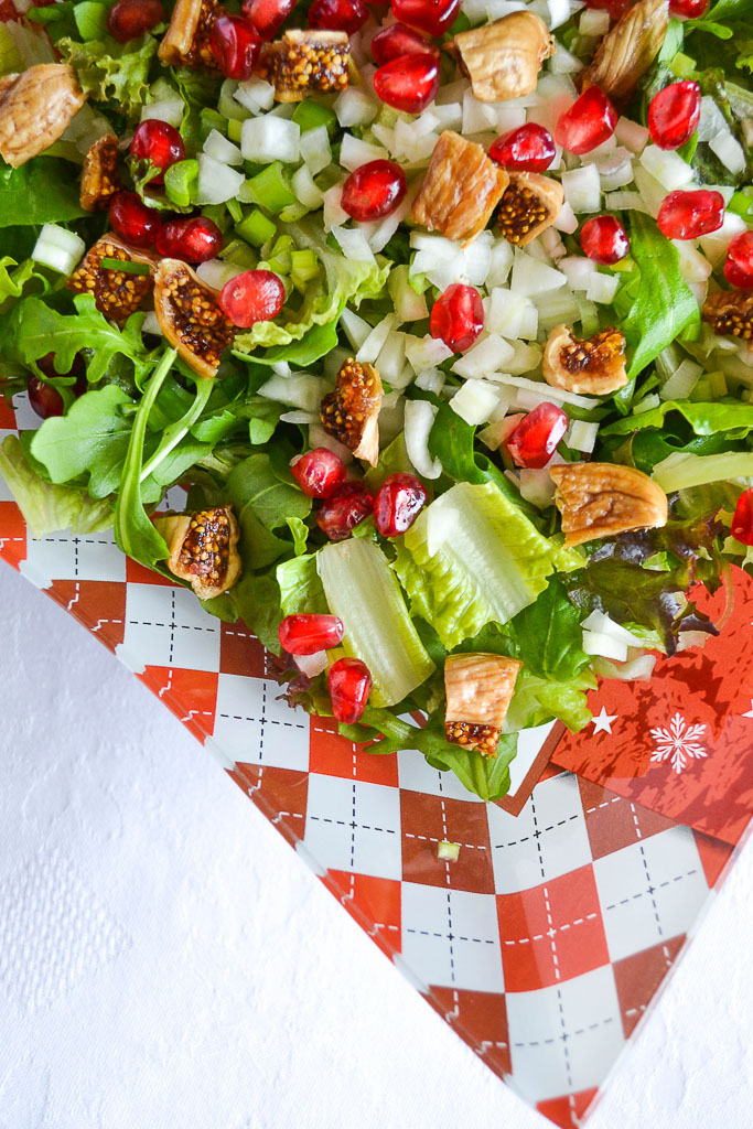 Mixed green salad with pomegranate and dried figs | offadiet.com