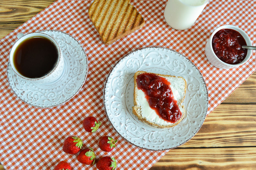 Strawberry jam with honey and fresh ginger | offadiet.com