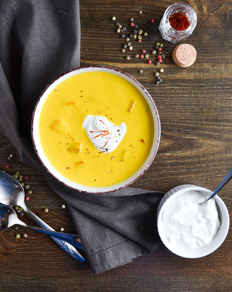 Baked potato soup with saffron and Greek yogurt | offadiet.com