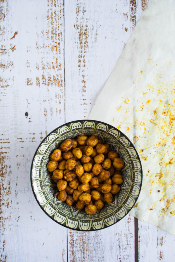 Broccoli salad with avocado and roasted chickpeas | offadiet.com