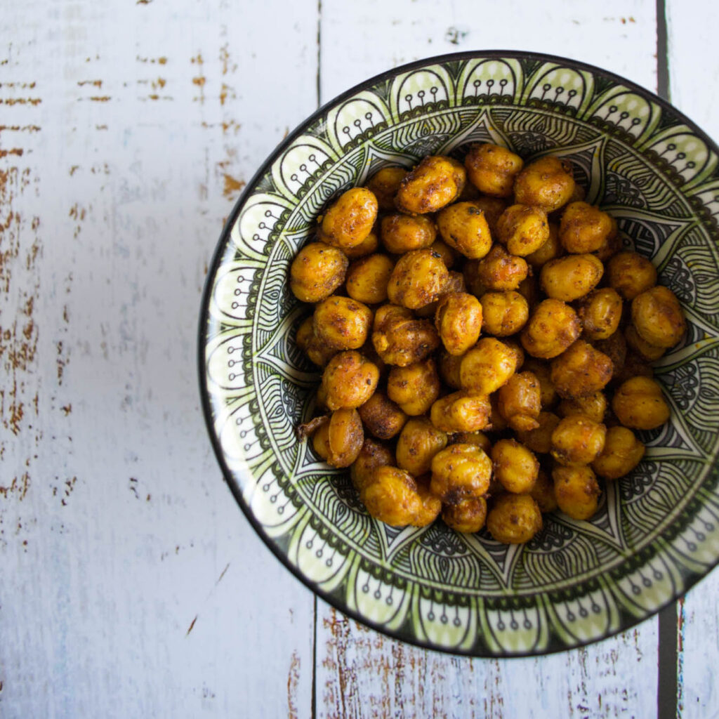 Broccoli salad with avocado and roasted chickpeas | offadiet.com